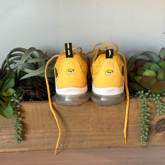 Nike Air Vapor Max Plus Women "Go the Extra Smile" Yellow/Orange Color - Picture 4 of 5